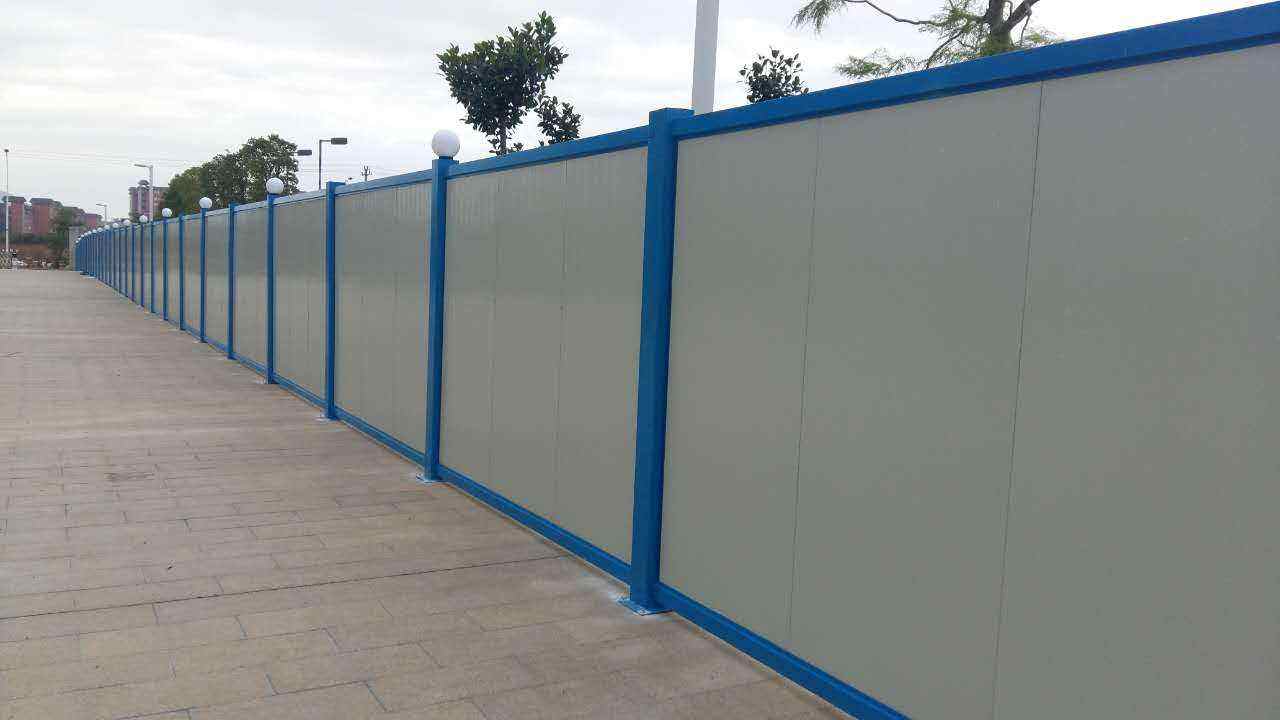 工地使用彩鋼圍擋作用有哪些